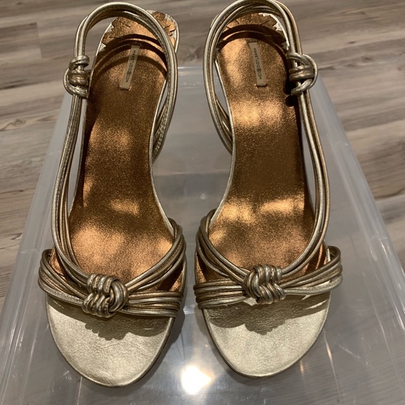 gold shoes size 9